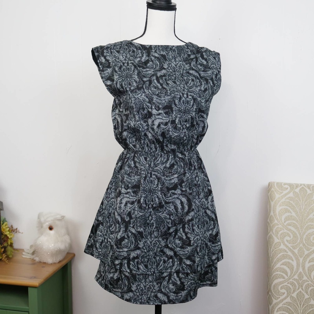 H&M Layered Blouson Floral Print Dress Size 4 Grey Black Bateau Neck Cap Sleeve - Picture 7 of 7